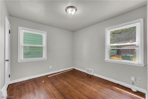 15902 Maplewood Avenue Maple Heights OH 44137