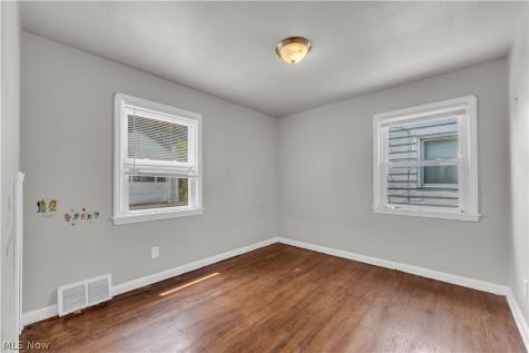 15902 Maplewood Avenue Maple Heights OH 44137