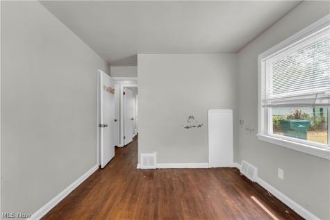 15902 Maplewood Avenue Maple Heights OH 44137