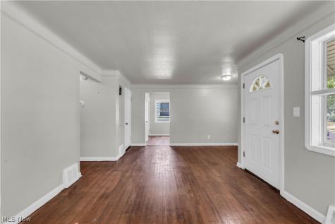 15902 Maplewood Avenue Maple Heights OH 44137