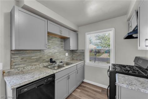15902 Maplewood Avenue Maple Heights OH 44137