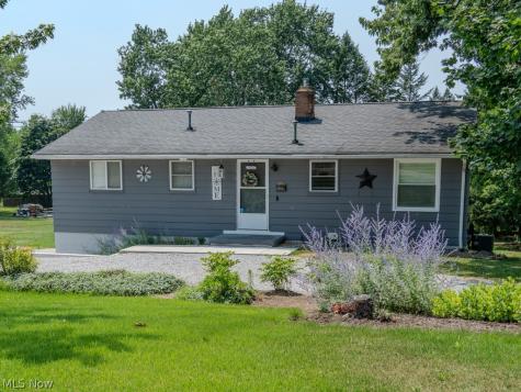 9811 Bellhaven Avenue NW Uniontown OH 44685