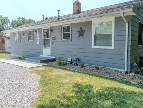 9811 Bellhaven Avenue NW Uniontown OH 44685