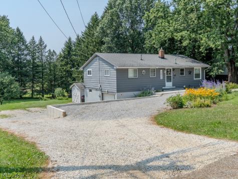 9811 Bellhaven Avenue NW Uniontown OH 44685