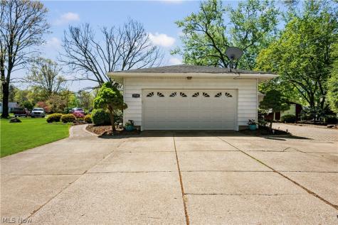3720 Brookside Drive Norton OH 44203
