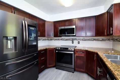 643 Viewpoint Avenue Cuyahoga Falls OH 44221