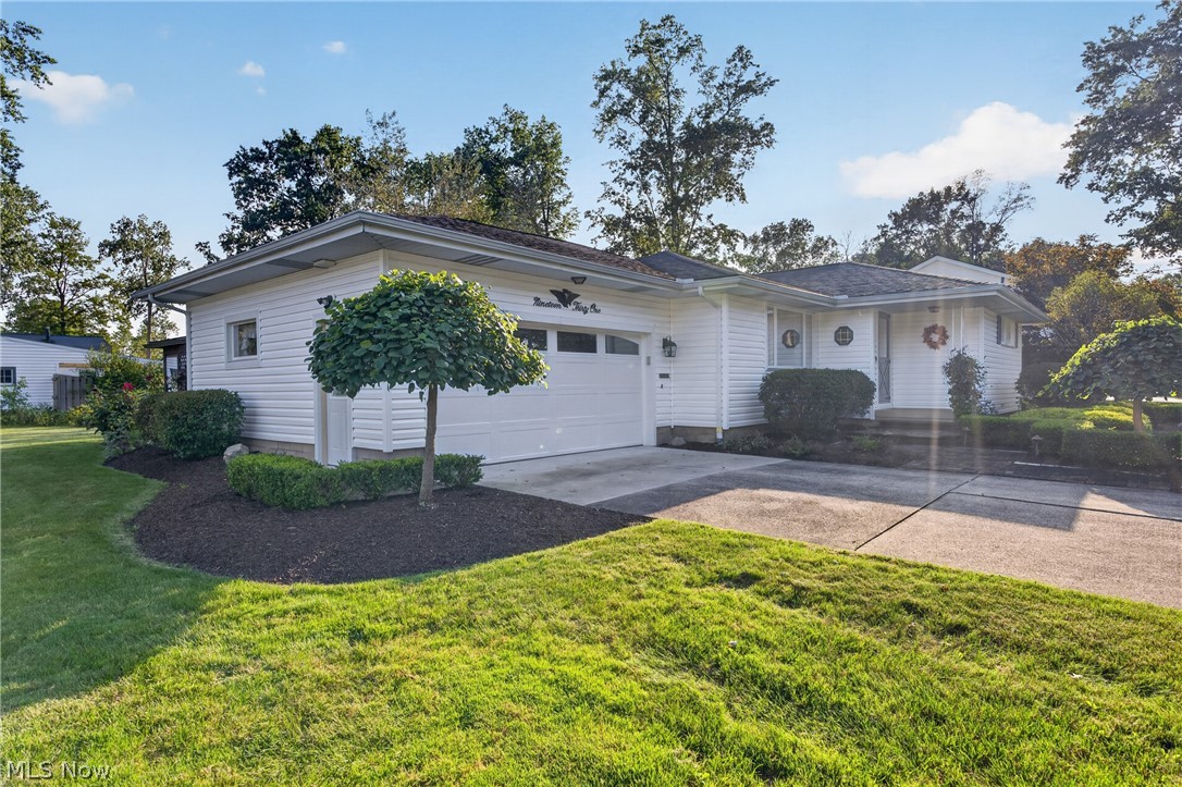 1931 Dodge Drive NW Warren OH 44485