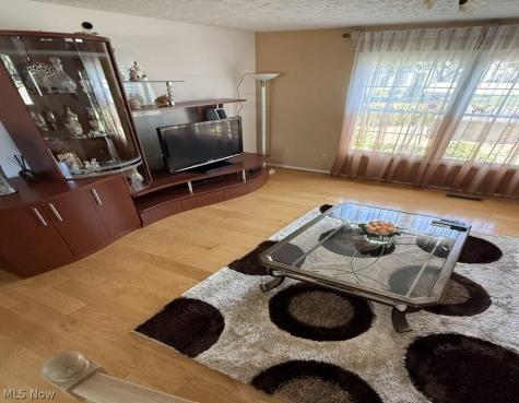 22420 Woodfield Trail Strongsville OH 44149