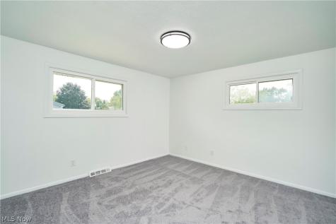 35477 Hobbie Drive Eastlake OH 44095
