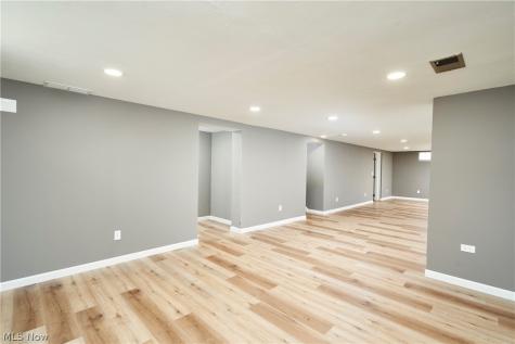 35477 Hobbie Drive Eastlake OH 44095