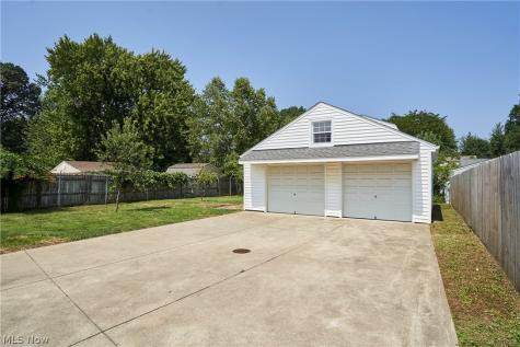 35477 Hobbie Drive Eastlake OH 44095