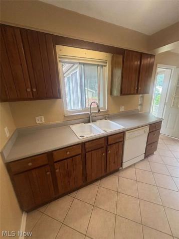 454 Parkside Drive Bay Village OH 44140