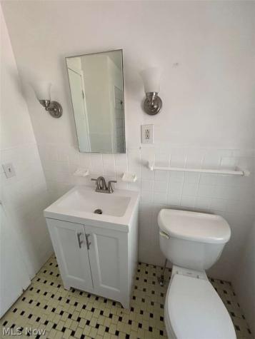 454 Parkside Drive Bay Village OH 44140