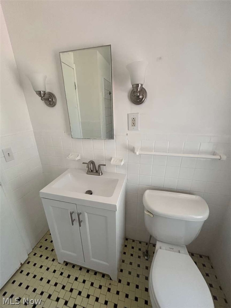 454 Parkside Drive Bay Village OH 44140