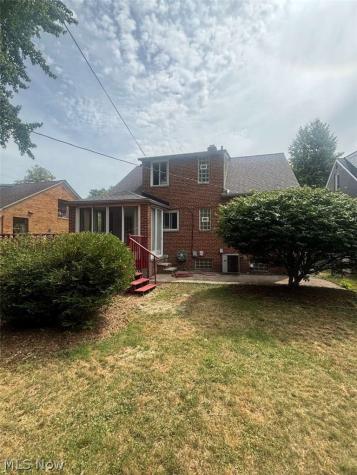 454 Parkside Drive Bay Village OH 44140