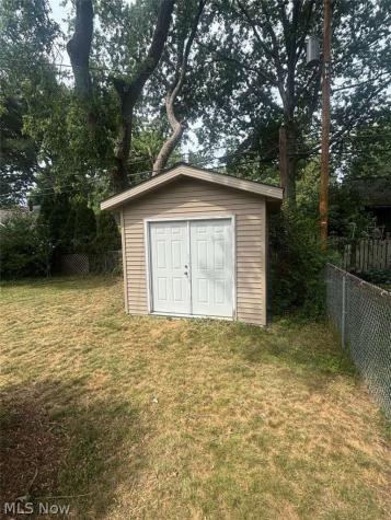 454 Parkside Drive Bay Village OH 44140