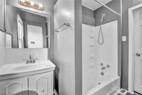 1247 Dietz Avenue Akron OH 44301