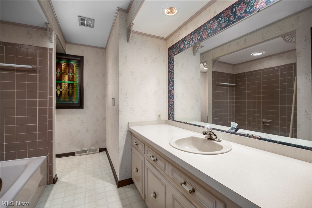 3516 Meadowbrook Drive Lorain OH 44053