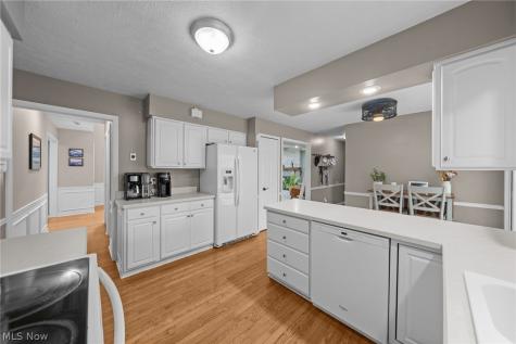 31477 Roberta Drive Bay Village OH 44140