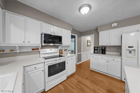 31477 Roberta Drive Bay Village OH 44140