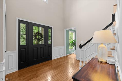 31477 Roberta Drive Bay Village OH 44140