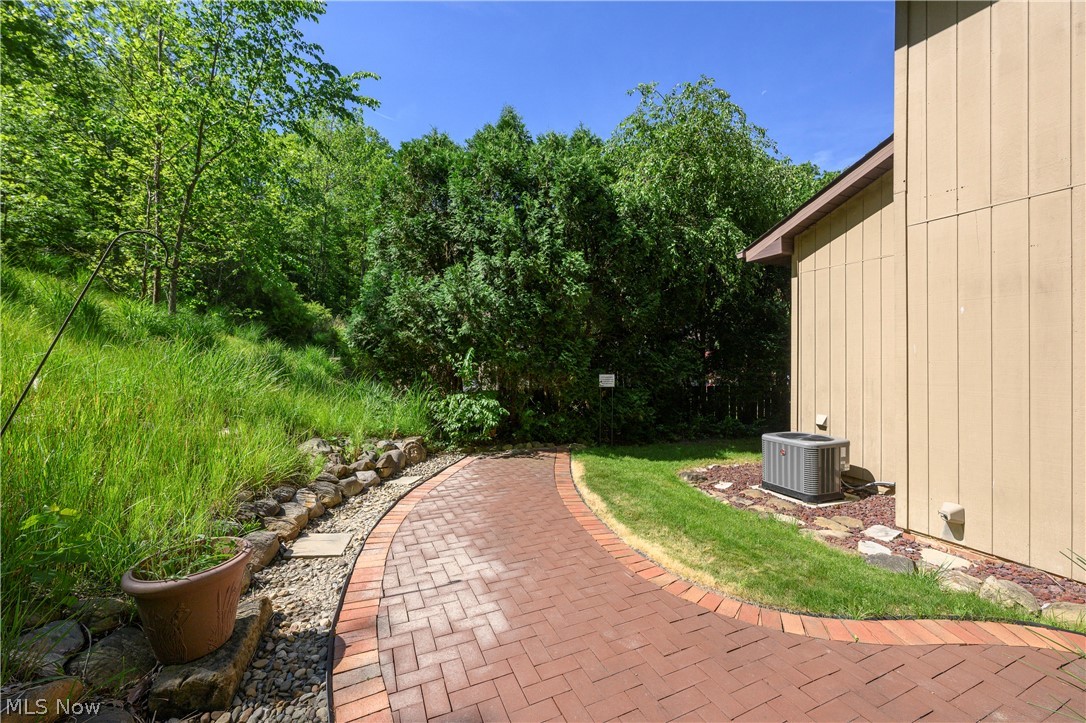 8365 Crinkleroot Clearing Brecksville OH 44141