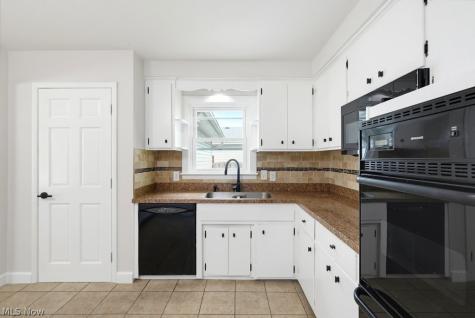 4870 N Sedgewick Road Lyndhurst OH 44124