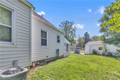 4082 Palm Avenue Lorain OH 44055
