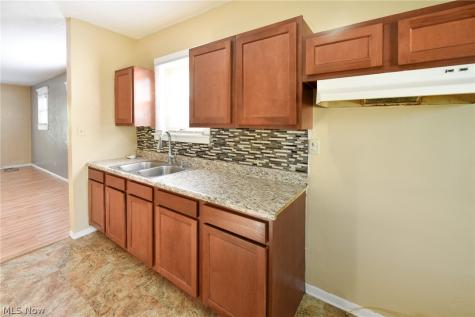 761 E Crosier Street Akron OH 44306