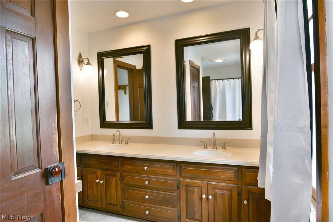 1257 Bristol Champion Townline Road NW Bristolville OH 44402
