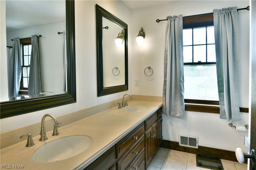 1257 Bristol Champion Townline Road NW Bristolville OH 44402