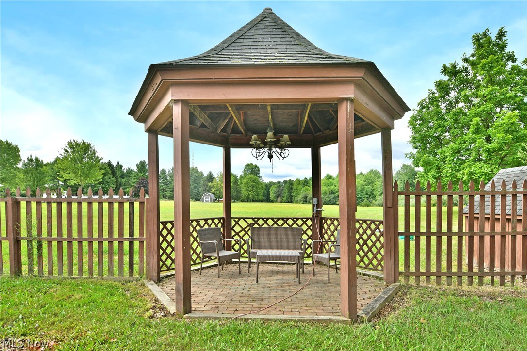 1257 Bristol Champion Townline Road NW Bristolville OH 44402