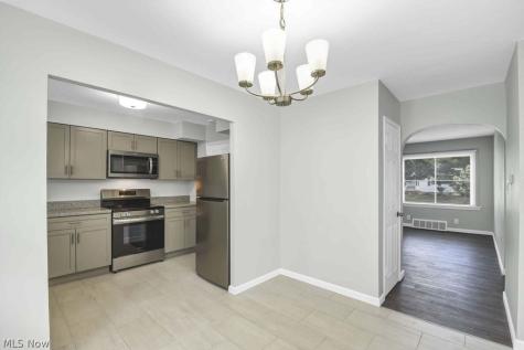 5136 Bridgewater Road Lyndhurst OH 44124