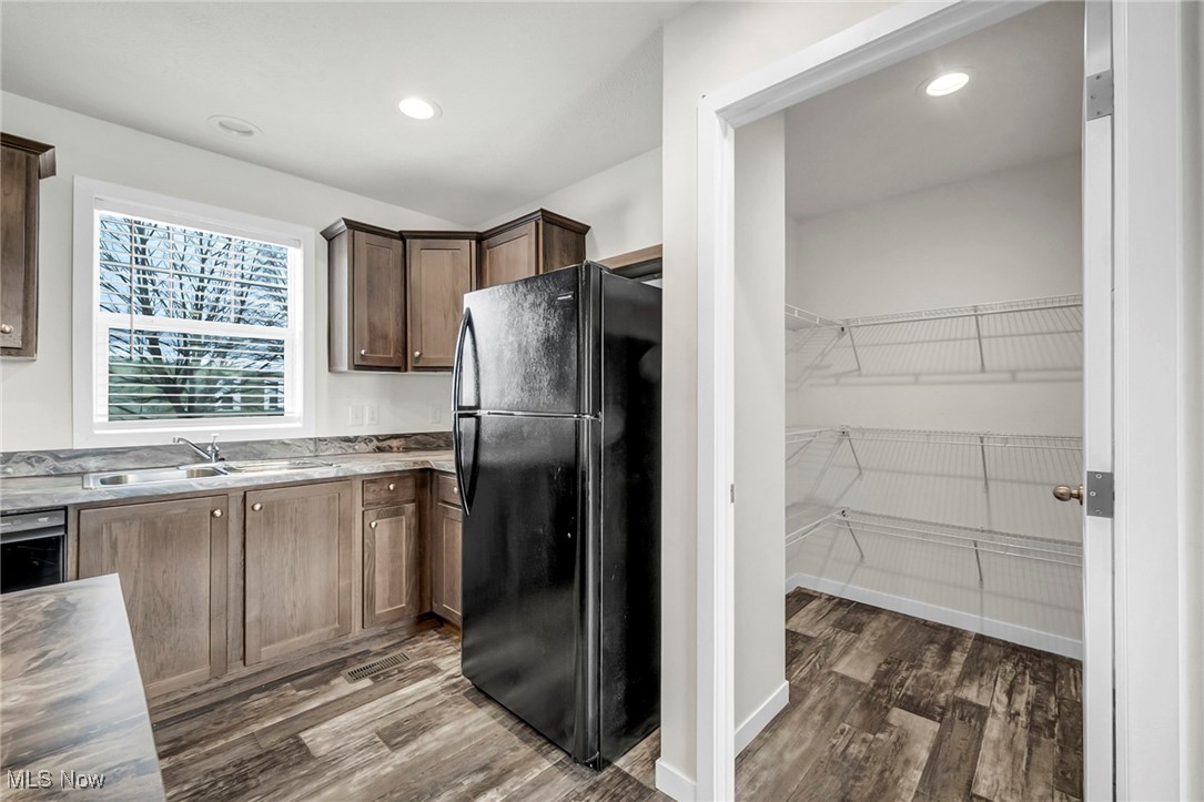 348 Robin Drive Elyria OH 44035