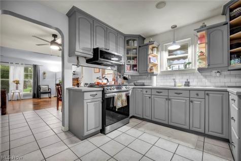 755 W Glendale Street Bedford OH 44146