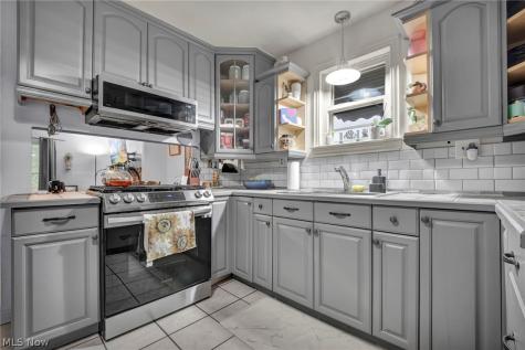 755 W Glendale Street Bedford OH 44146