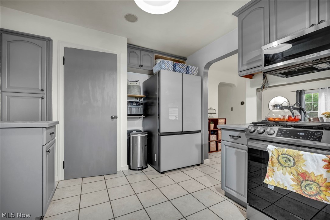 755 W Glendale Street Bedford OH 44146