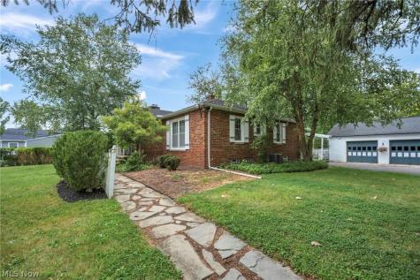 755 W Glendale Street Bedford OH 44146