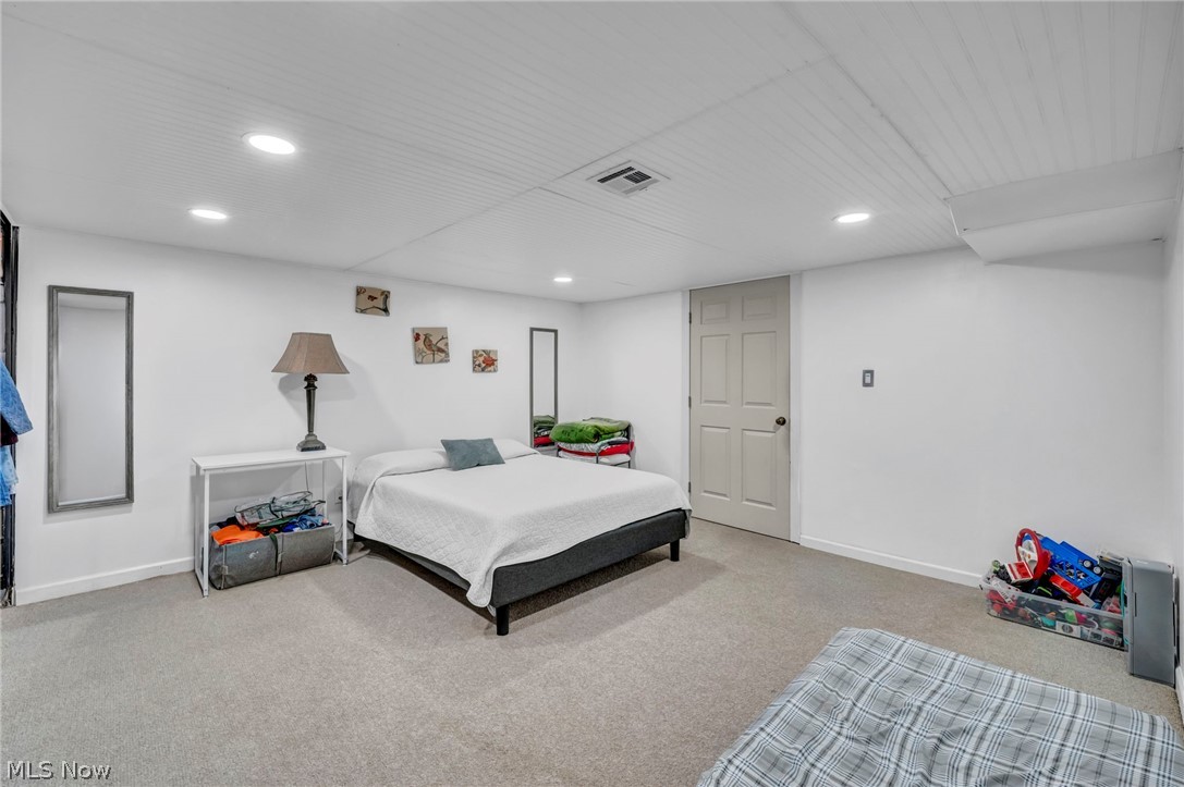 755 W Glendale Street Bedford OH 44146