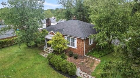 755 W Glendale Street Bedford OH 44146