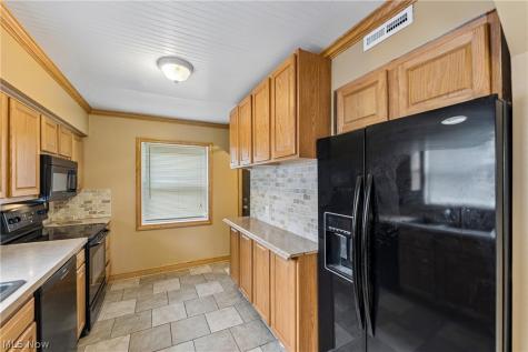 2143 Hillside Street Cuyahoga Falls OH 44221