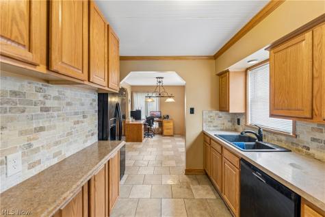 2143 Hillside Street Cuyahoga Falls OH 44221