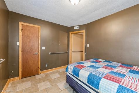 2143 Hillside Street Cuyahoga Falls OH 44221