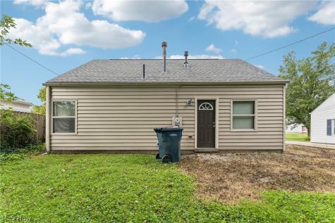 2143 Hillside Street Cuyahoga Falls OH 44221