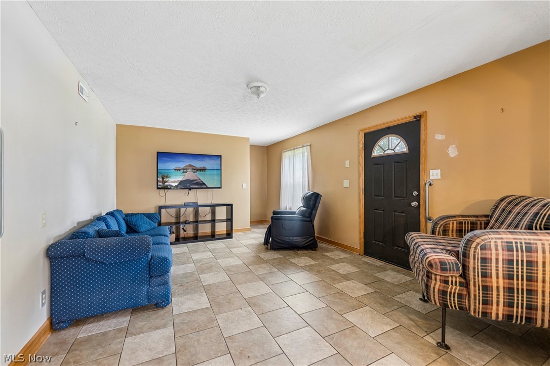 2143 Hillside Street Cuyahoga Falls OH 44221