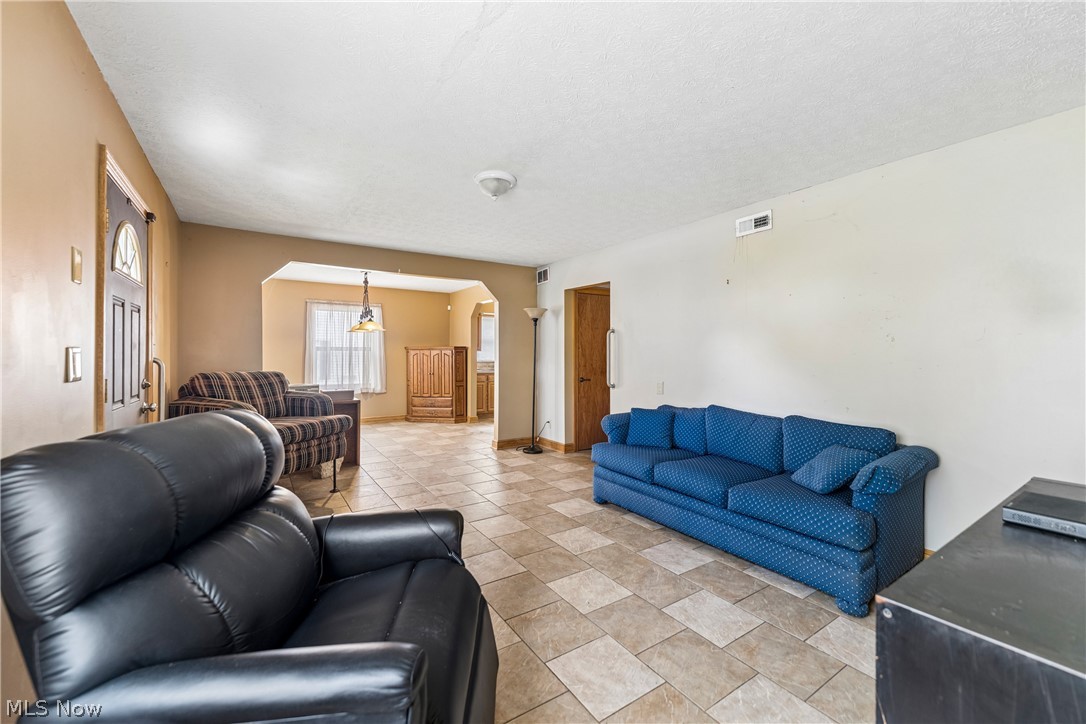 2143 Hillside Street Cuyahoga Falls OH 44221