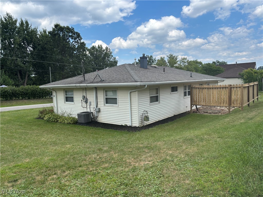 97 Idlewood Road Austintown OH 44515