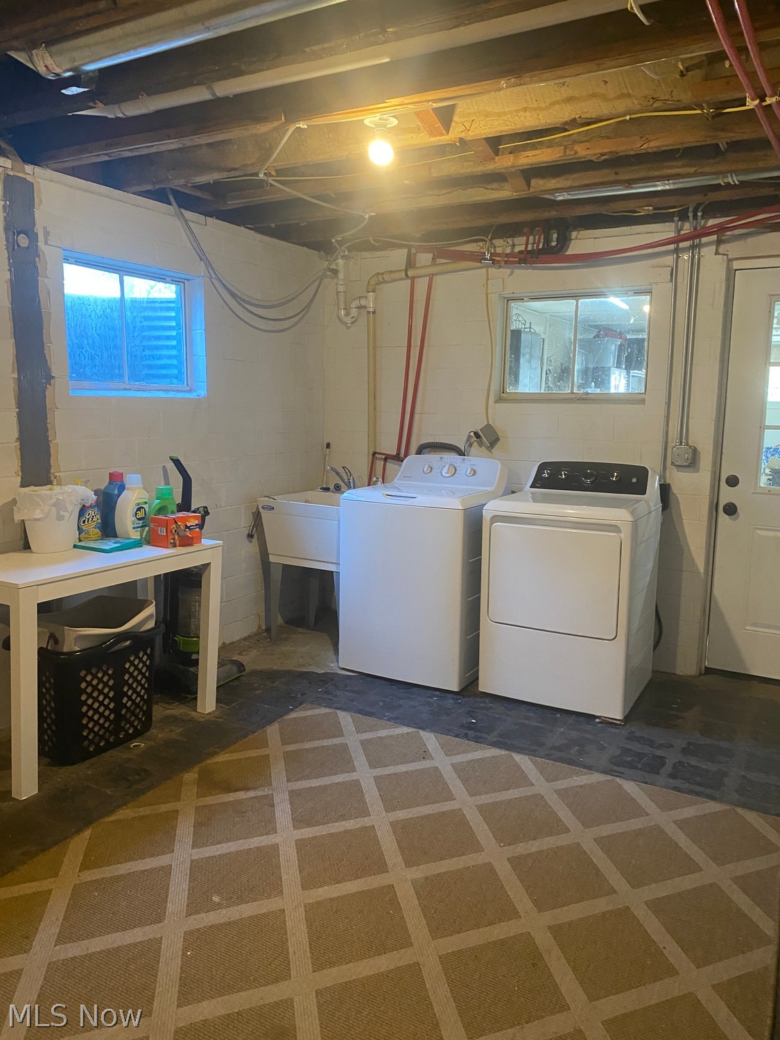 350 3rd Street SW Sugarcreek OH 44681
