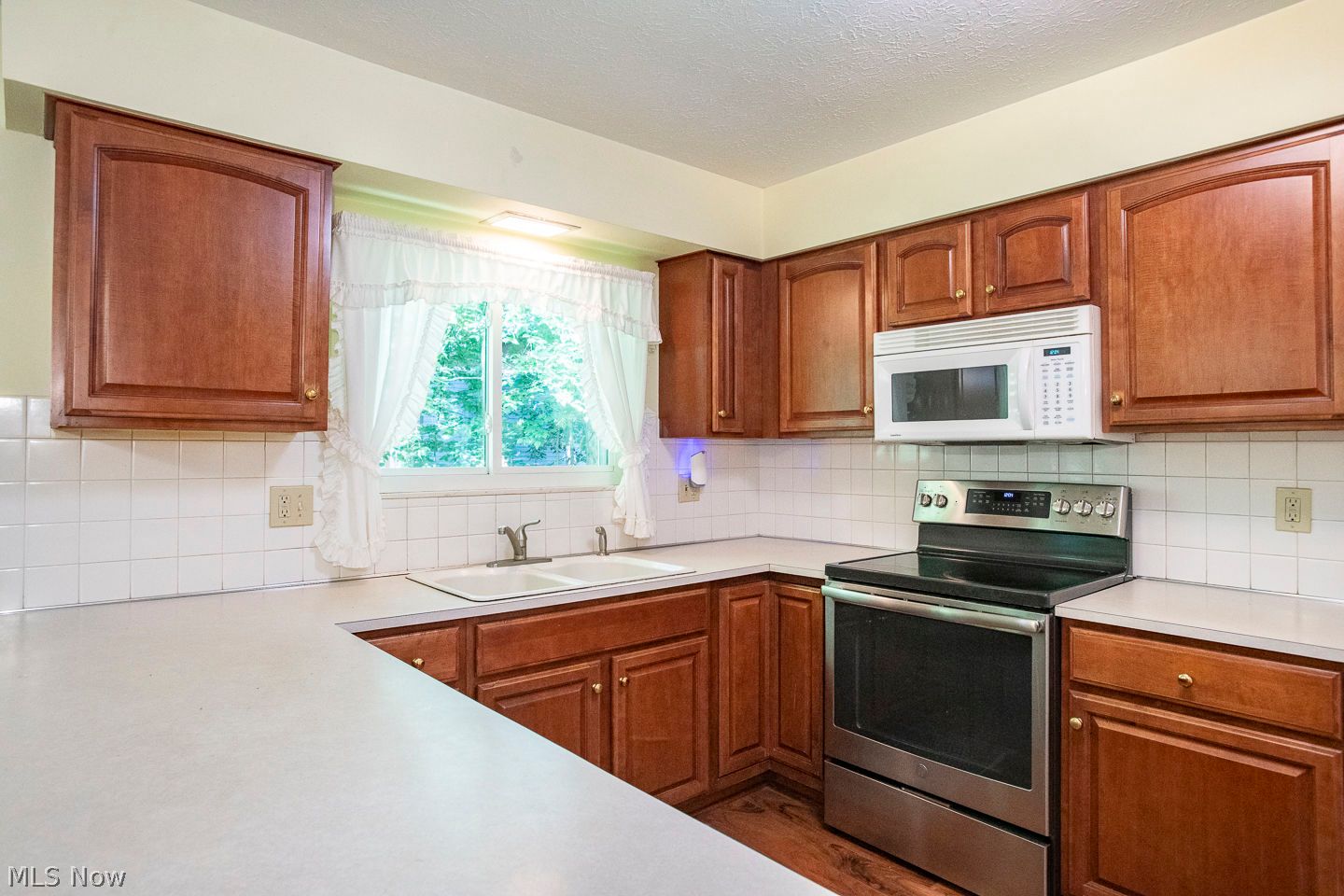 16953 Deerfield Drive Strongsville OH 44136