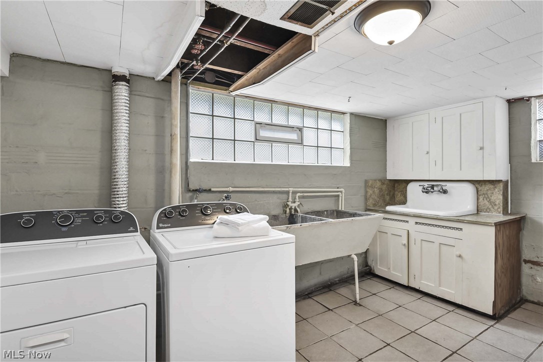 16713 Bradgate Avenue Cleveland OH 44111